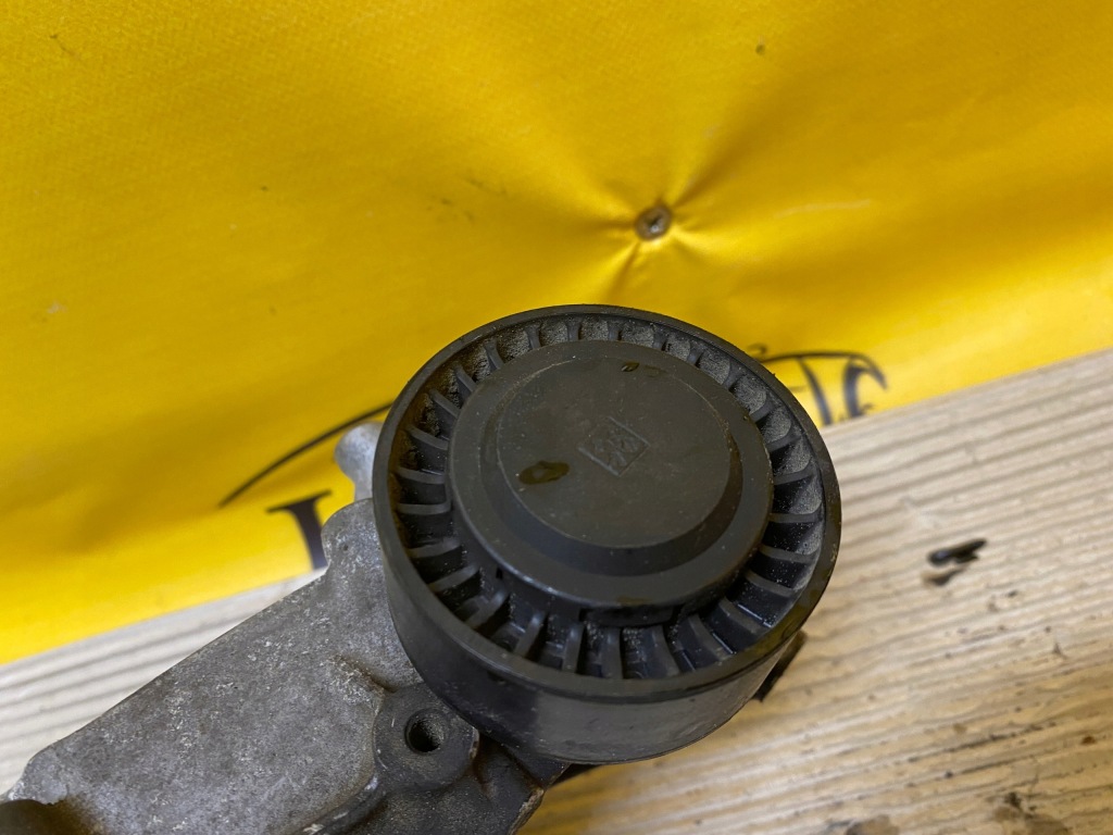 Кронштейн кронштейн генератора mercedes glc w205 2.2 cd Оригінал