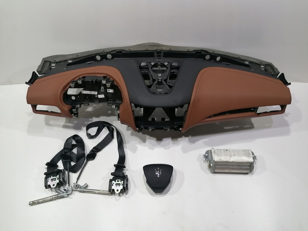 фото №1, Maseratti levante панель приладів консоль подушка безпеки ремені