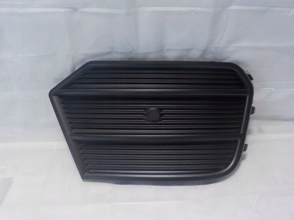 Купить Audi q3 2016" - 2018" решётка радиатора бампера правая 8u0807682q