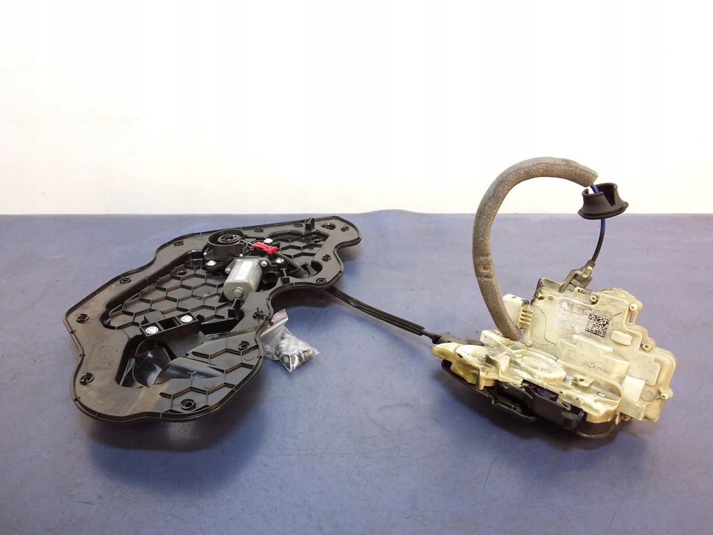 фото №4, Audi a8 d4 замок доводчик дверь задняя левый 12 pin