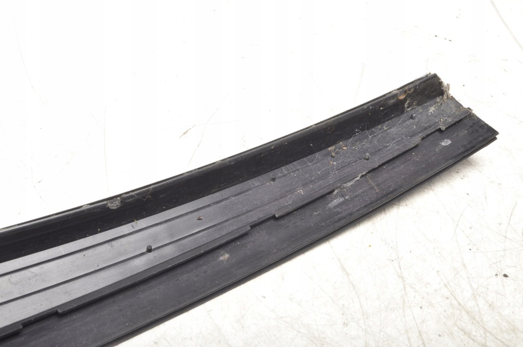 Bmw e24 молдинг накладка правий задній Недорого