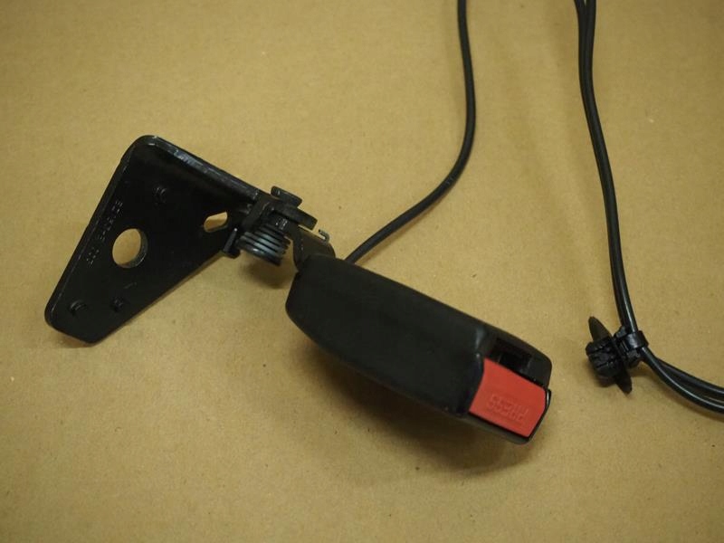 фото №3, Защёлки замки ремней peugeot 207 sw