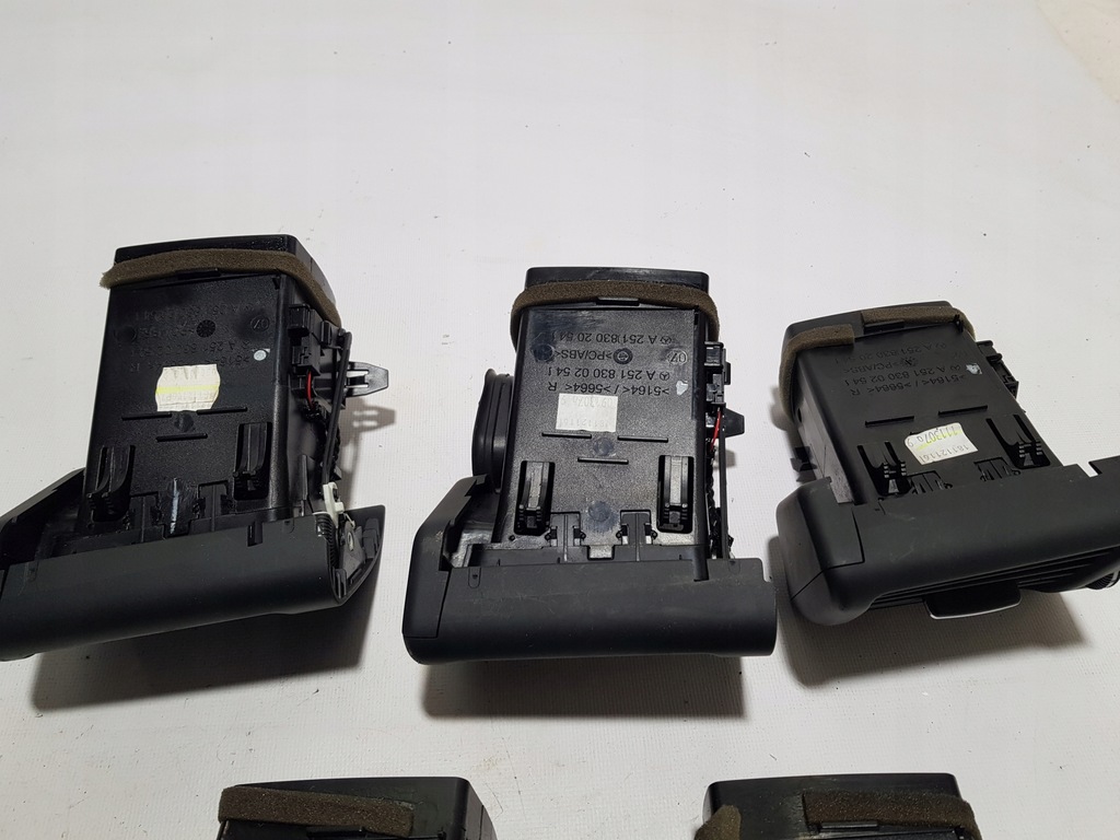 фото №5, Mercedes r-klasa w251 решётки решётка обдув правая 2518300254