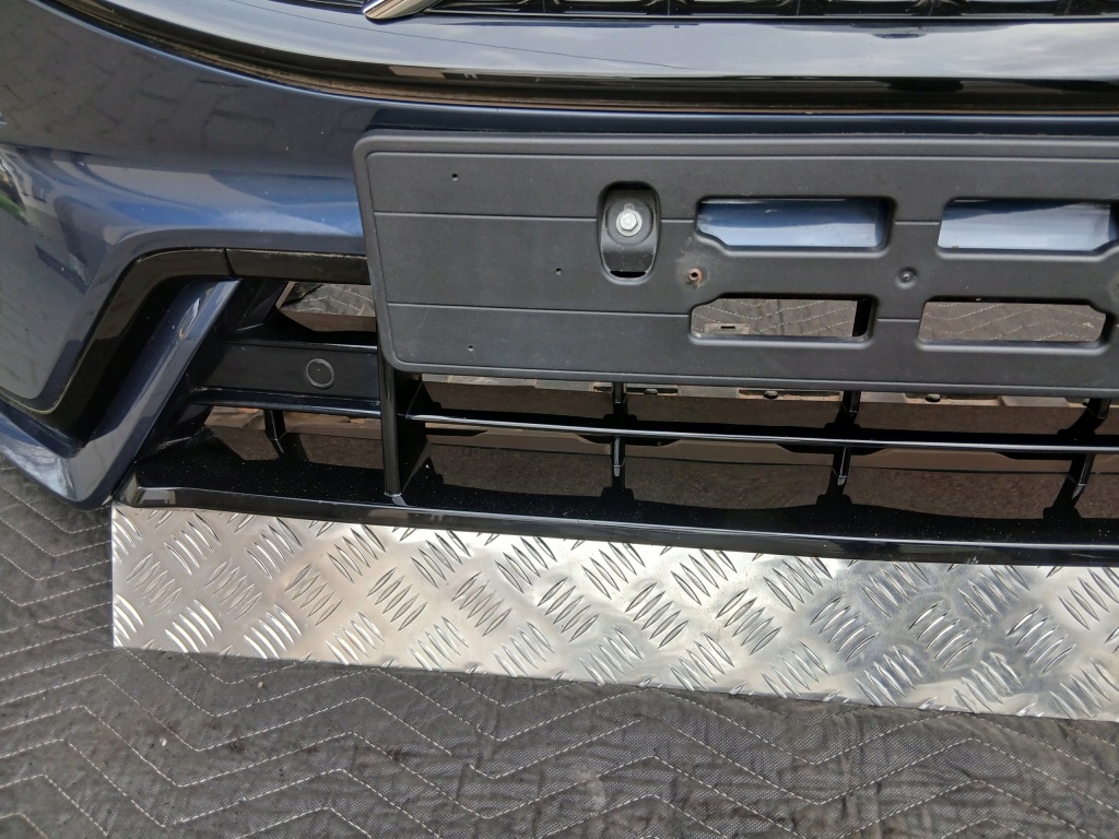 Бампер перед камера радар 6pdc колір 723 volvo xc60 2 рестайлінг  2023r Доставка