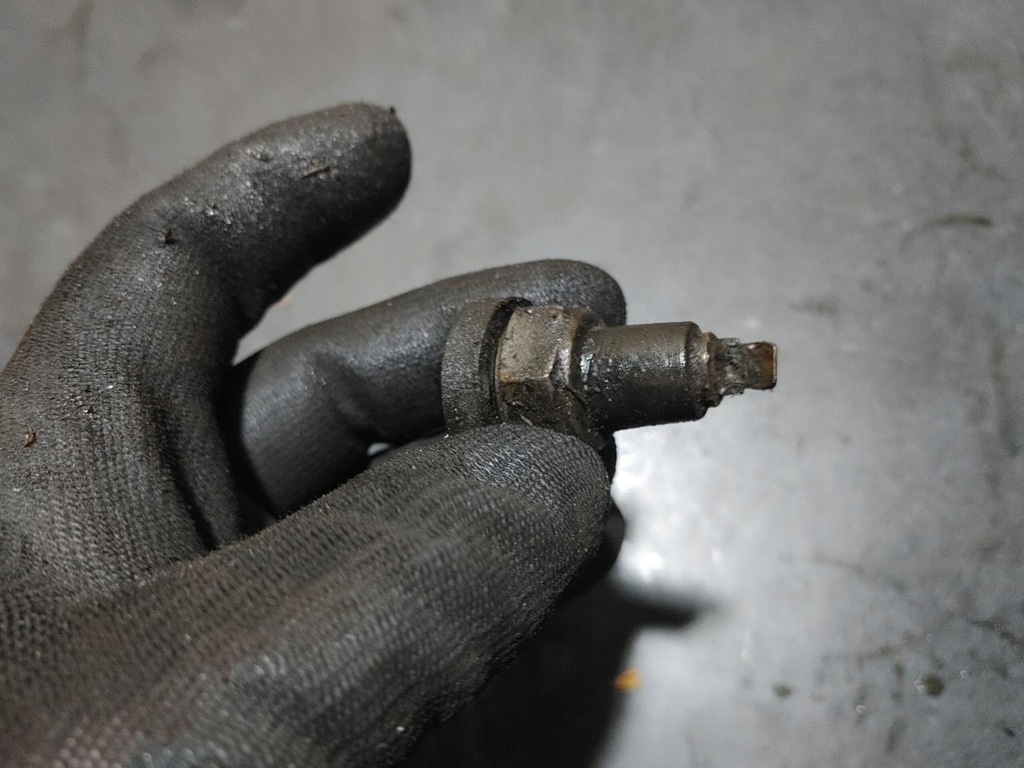 фото №10, Fiat 126 600 maluch старый тип двигателя 600 датчик давления масла оригинал