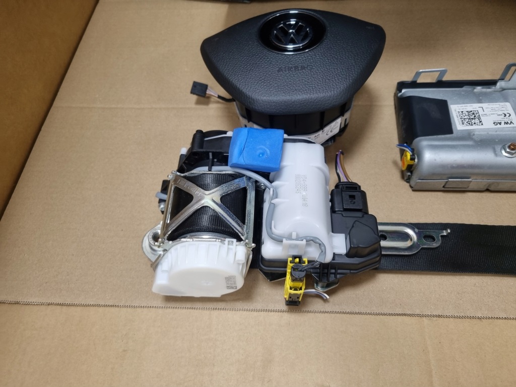 Vw golf vii приборная панель панель  оригинал подушка безопасности водитель колено пассажир ремни Киев