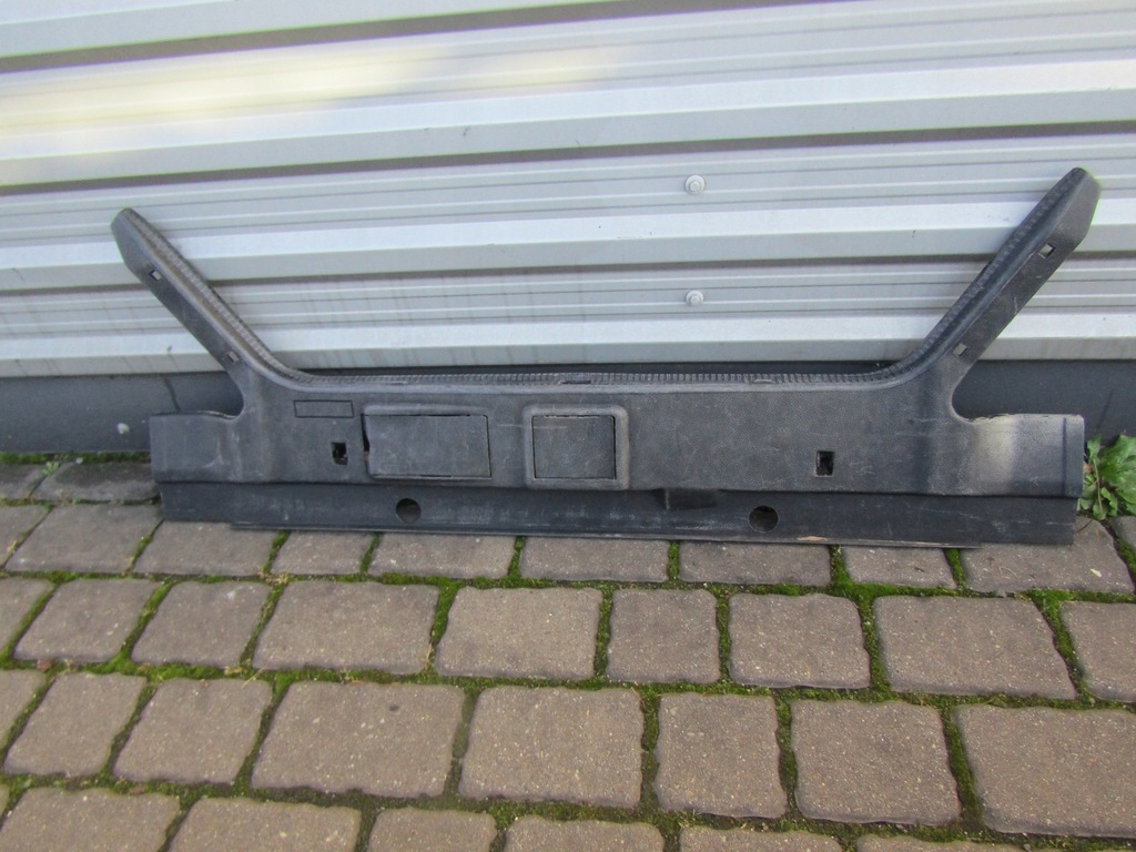 фото №1, 2 mercedes w124 sedan пластик защита замка багажника na поперечина задняя заднего