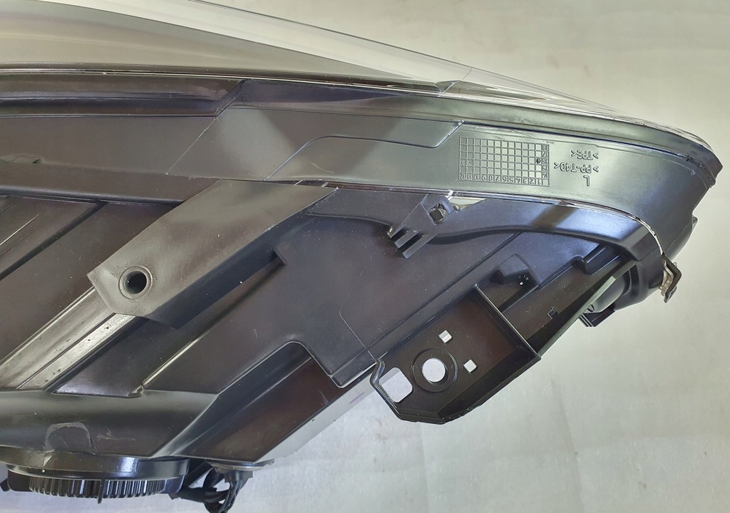 фото №12, Левая лампа перед infiniti q30 qx30 full led идеальное состояние