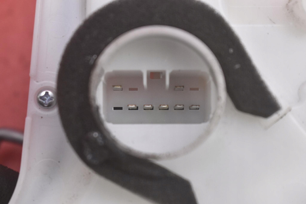 фото №10, Замок двері лівий перед передній eu 82202-79j33 suzuki sx4 1 i 5d hb 06-14