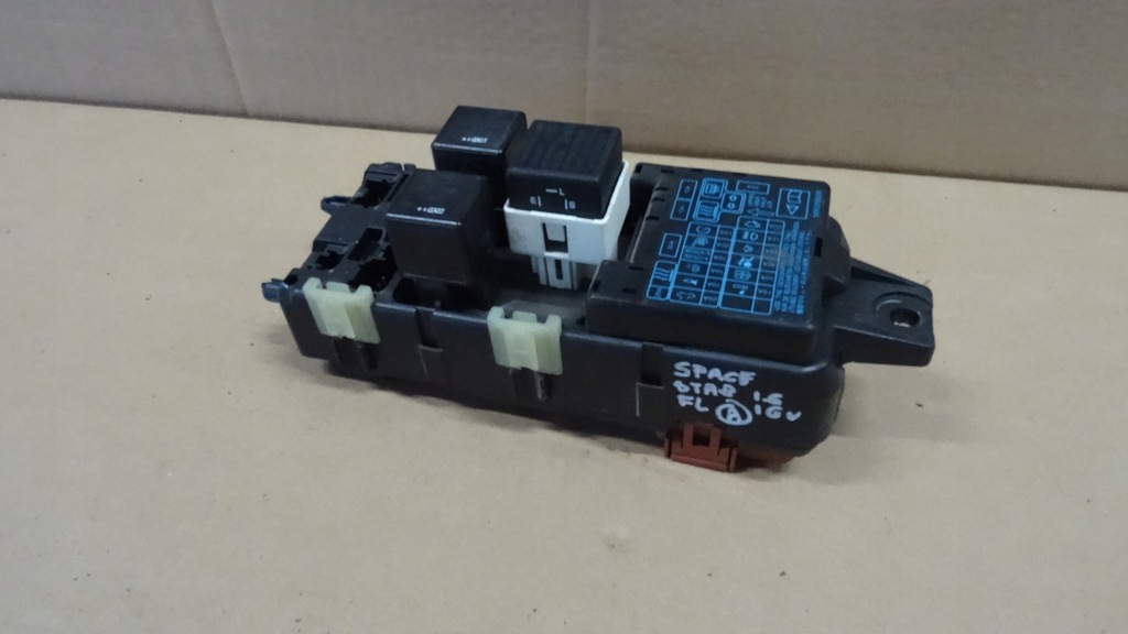 фото №1, Space star lift 1.6 16v коробка запобіжників mb953355