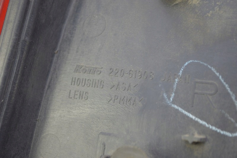 фото №8, Лампа права задня задня 220-61908 mazda premacy 1 i cp 99-01