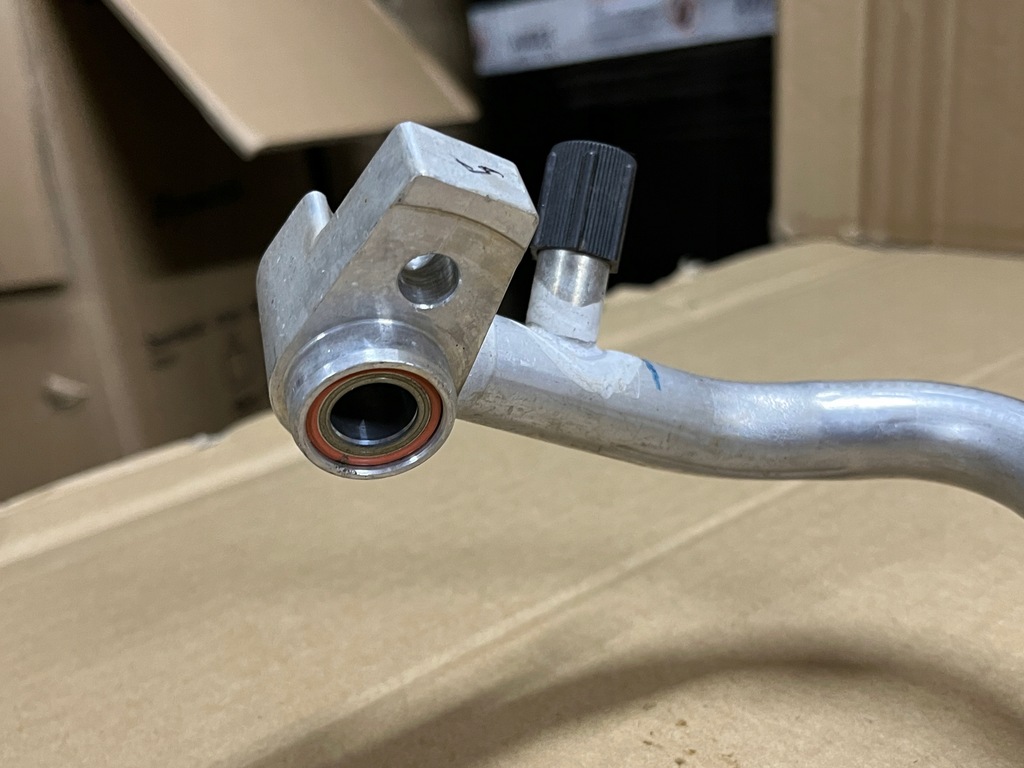 фото №16, Fiesta mk7 lift 1.0 eco шланг трубка кондиціонера c1b1-19f618-jb