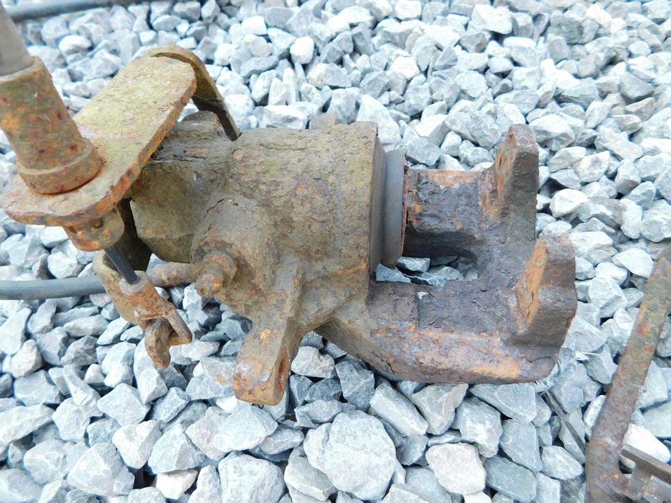 фото №13, Суппорты тормозные задняя одинарная ford transit mk7 vii 2.4 tdci 07r скоба