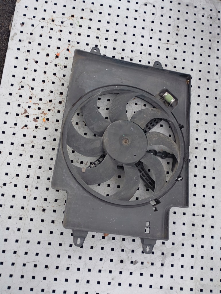 Alfa romeo gt вентилятор радиатор 836000100 Оригинал