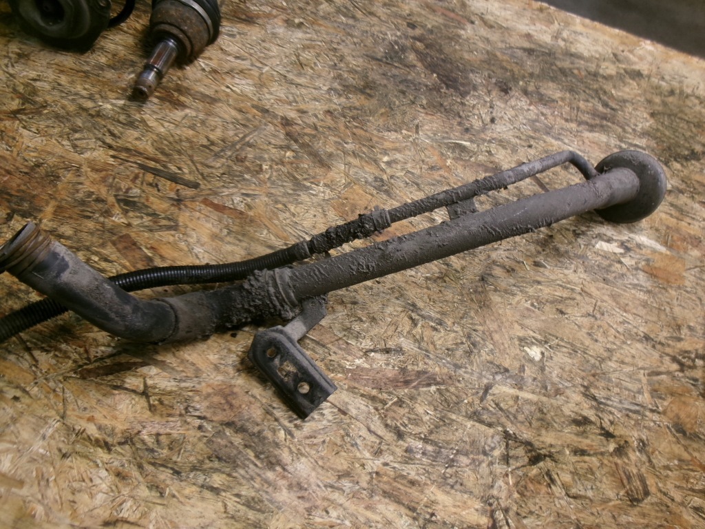 фото №1, Nissan juke i f15 труба заливной топлива