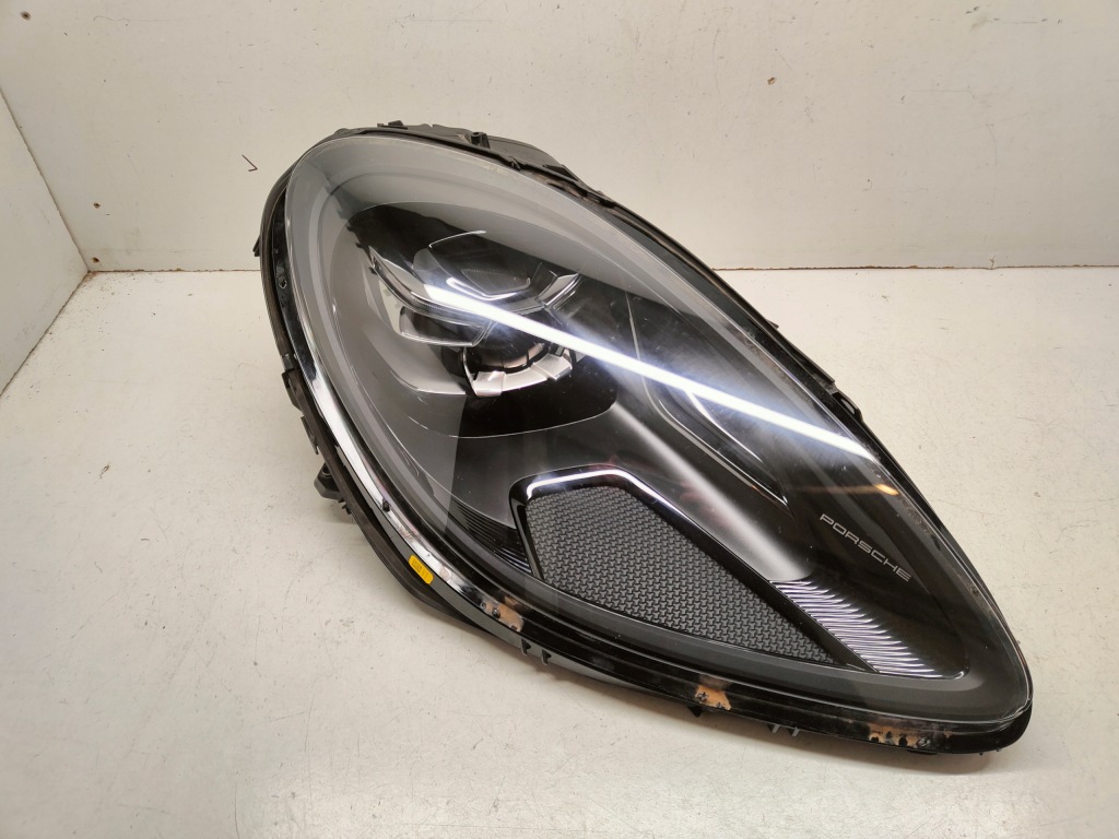 Купити Porsche macan правий full led 95b941010