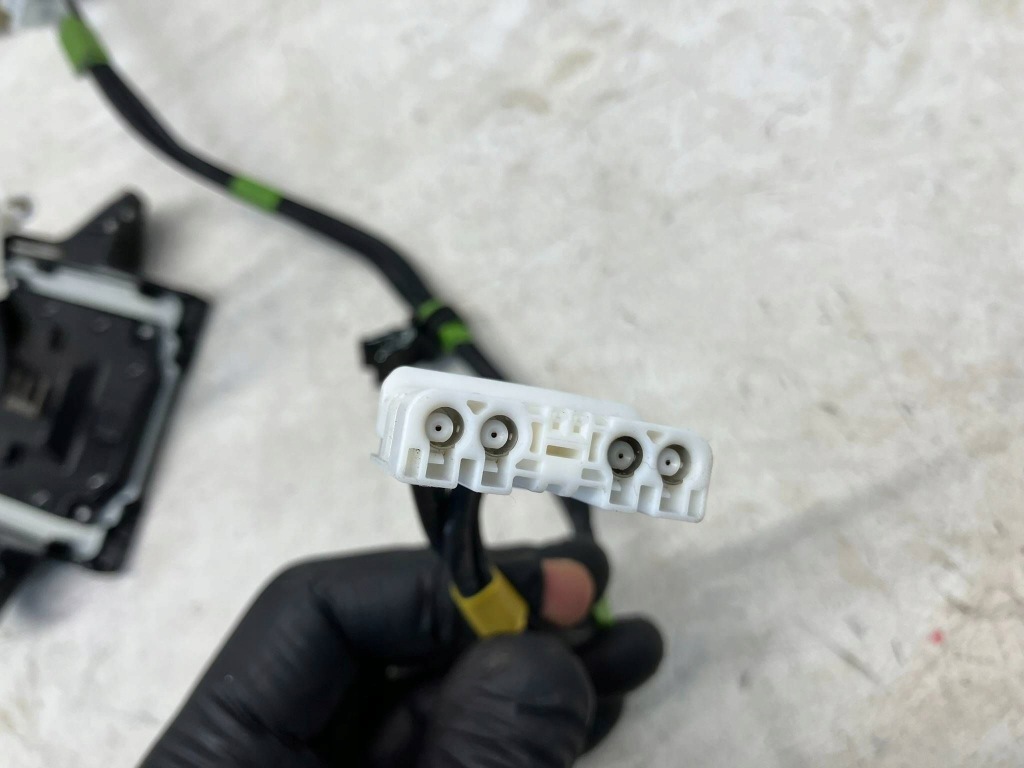 Rav4 v антена gps навігації navi під  панель приладів консоль 86862-42010 Недорого