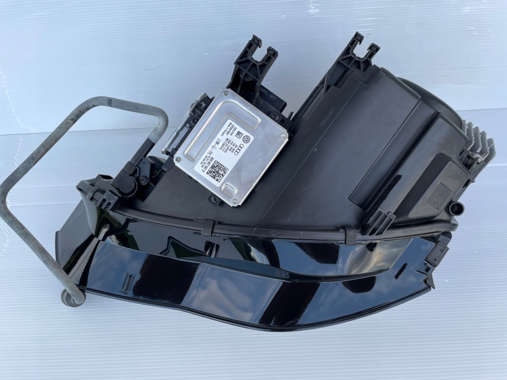 Audi a5 8t рестайлінг  оригінальні фари комплект ліва правий 8t0941005c 8t0941006c Недорого