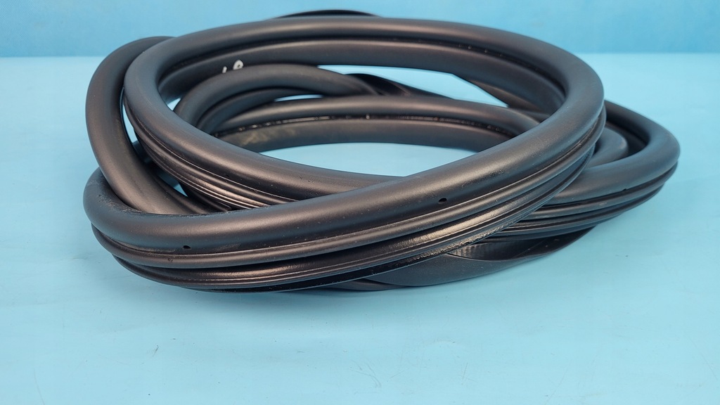 фото №1, Kia sportage v 23r прокладка кузовна двері лівий перед 82110-r2000