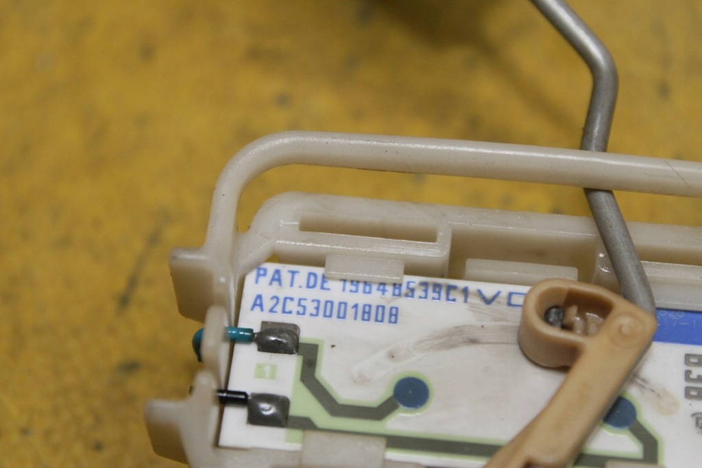 фото №8, Датчик рівня пального a8 d3 4.0 tdi 4e0919673a