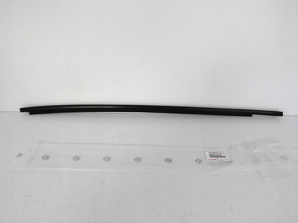 фото №1, Toyota yaris iv 4 cross 20- молдинг ущільнювач скло двері права перед