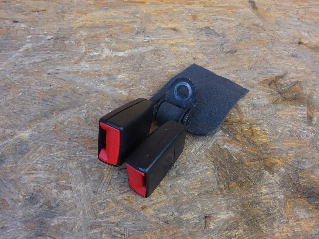 фото №1, Audi tt 8j 06-14 клипса ремней задняя задняя 8j8857739