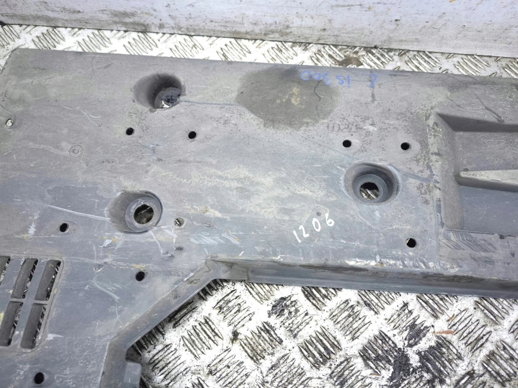 Lexus is 3 xe30 2015 накладка подвеска боковое  5816530110 Оригинал