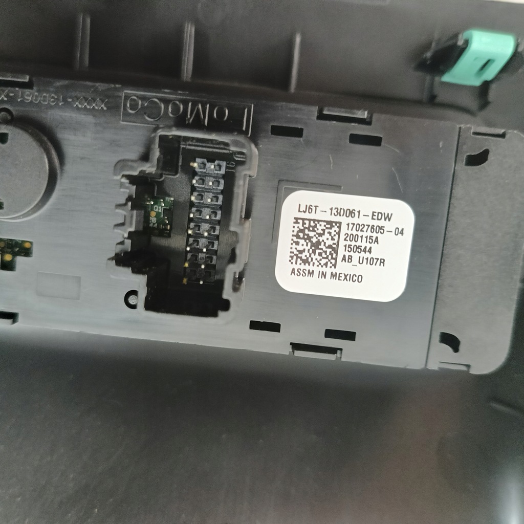 фото №9, Ford escape 20- выключатель света защита коленная панели usa