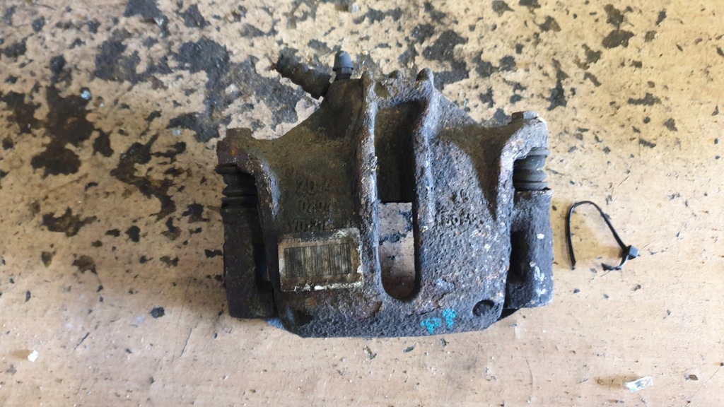 фото №1, Peugeot 206+ plus 1.1 суппорт правый перед