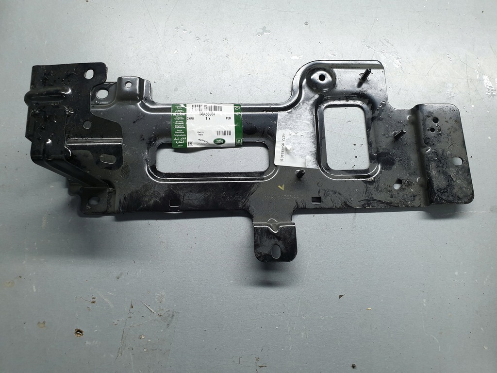 фото №1, Jaguar f-pace 2016- кронштейн радиатора аккумулятора