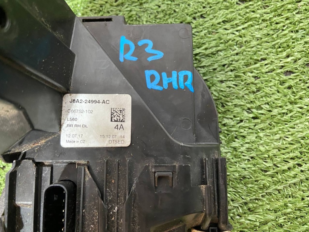 Замок дверей задні правий range rover velar l560 j8a2-24994-ad в Україні