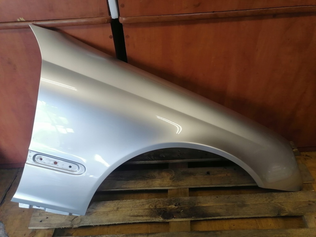 фото №1, Крила правий перед mercedes w203 744