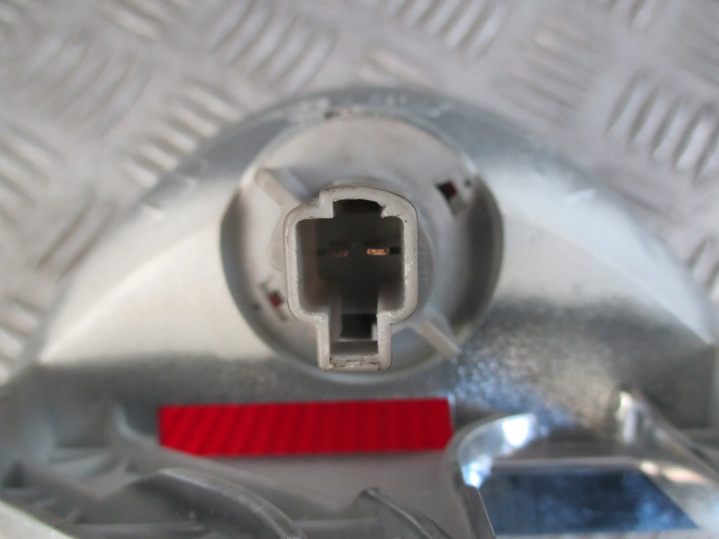 фото №2, Свет противотуманные задняя toyota avensis 03-06r