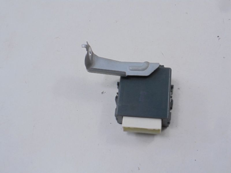 фото №5, Toyota yaris i модуль центрального замка 85980-52031