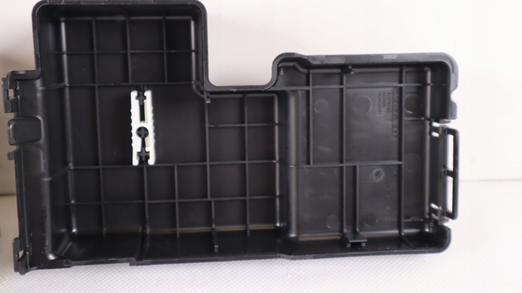 Volvo xc60 2 2.0 d4 коробка предохранителей 31384034, 31676133 в Украине