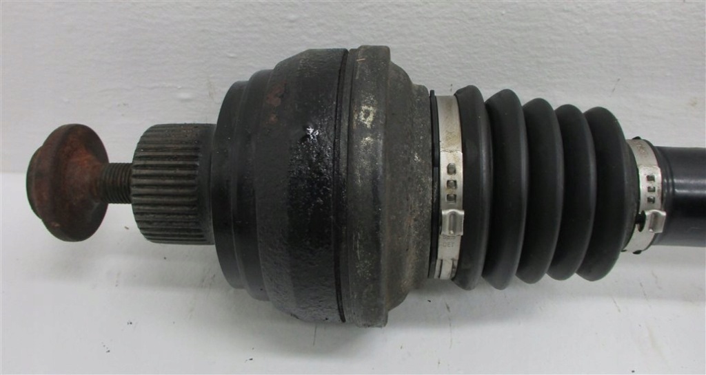 Приводной вал левый  задняя audi q7 4m a7 a8 3.0 tdi 4m0501203a в Украине