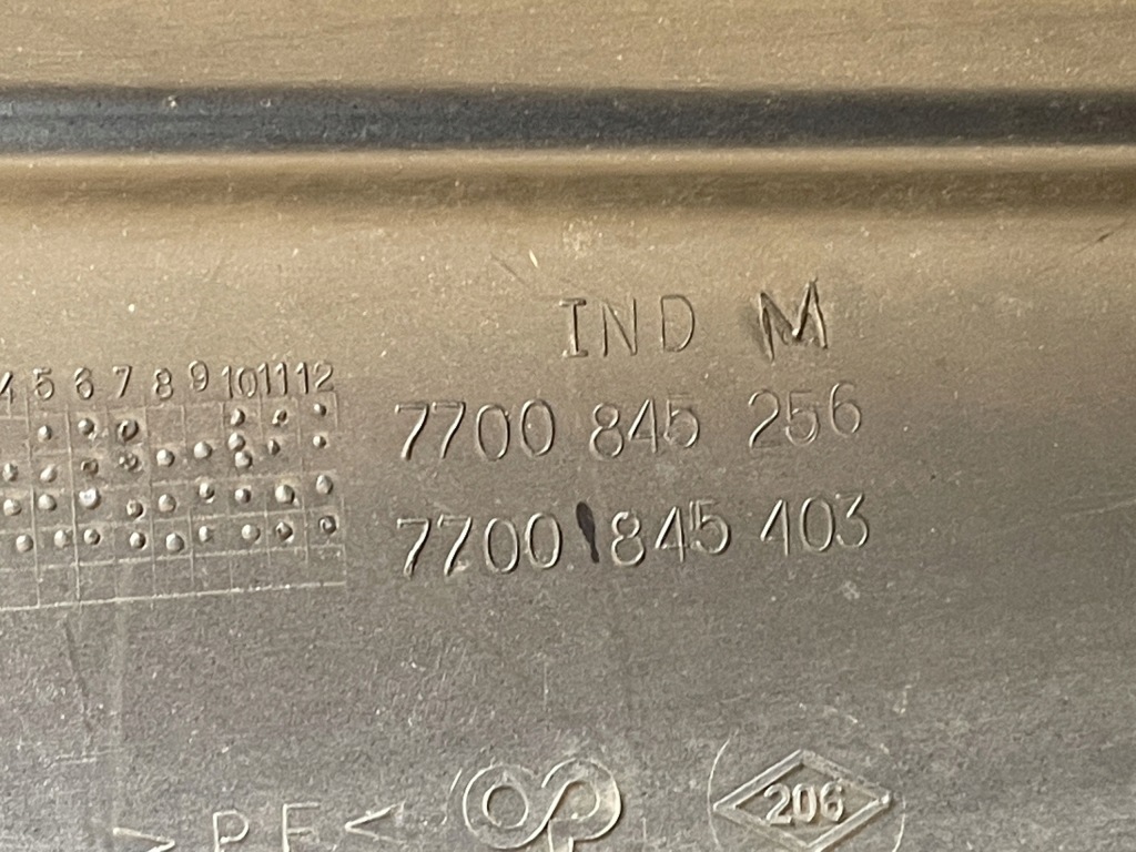 Бампер задній задній renault megane 1 седан Зі Шроту