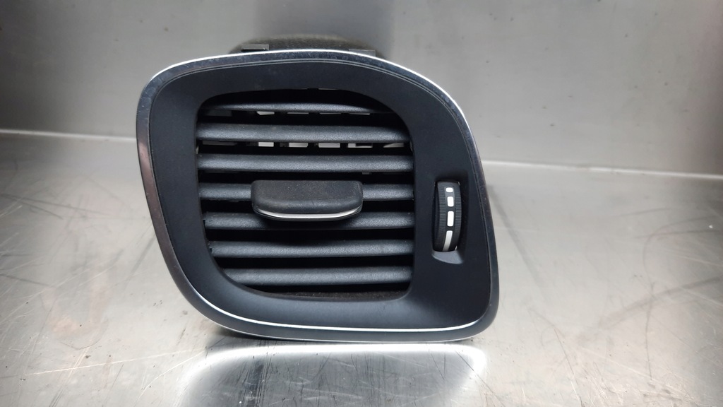 фото №1, Решітка обдув ліва 30791697 volvo v40 ii 12-19r eu