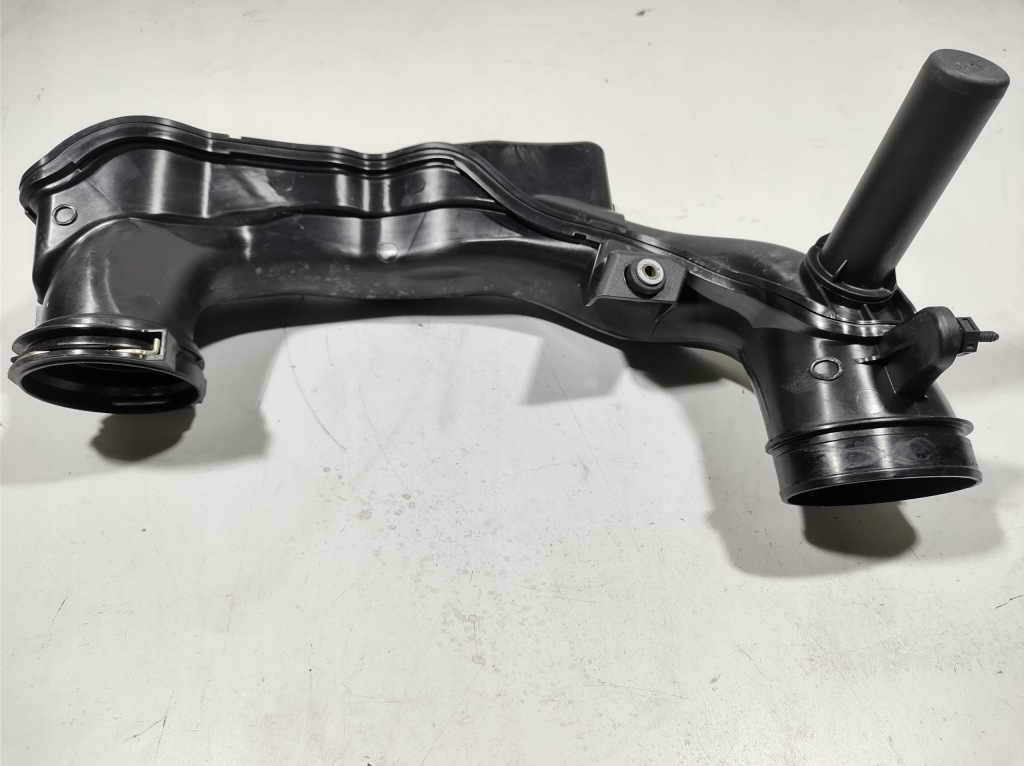 фото №4, Volvo v40 15r - труба шланг повітря 31370135