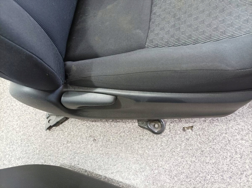 фото №6, Сидіння заднє сидіння обшивки перед 5d toyota yaris iii 2011-2020