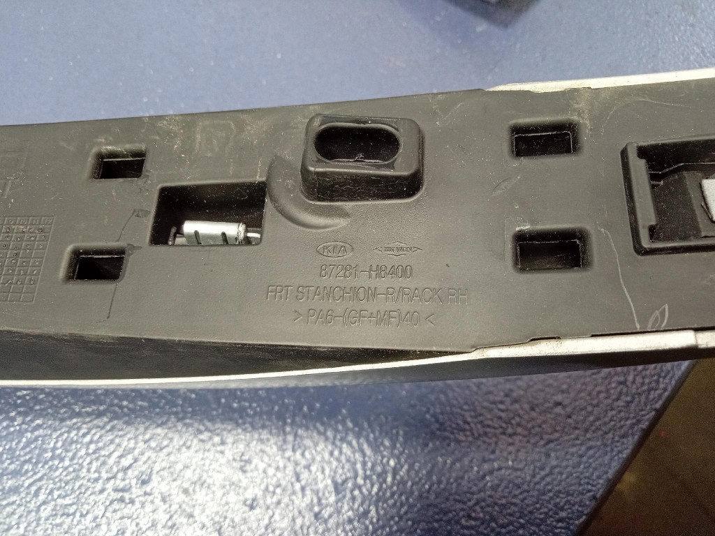 Kia stonic i рестайлинг  20- рейлинг правый 87281h8400 swp с Разборки