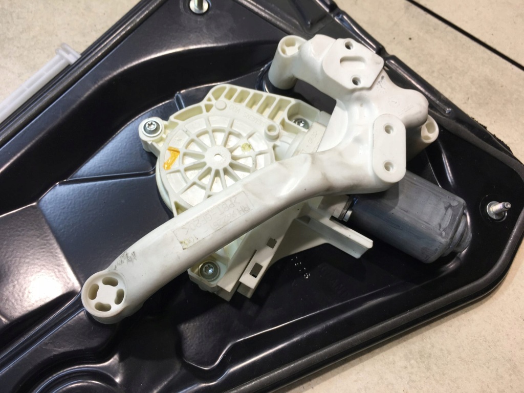 фото №3, Подъемник стекло правый задняя discovery iii 994729