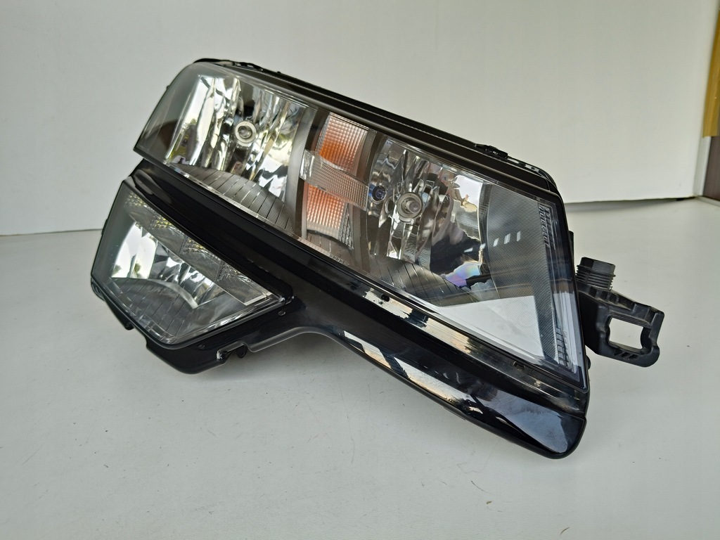 фото №1, Лампа правая фара skoda karoq 57a 17- led