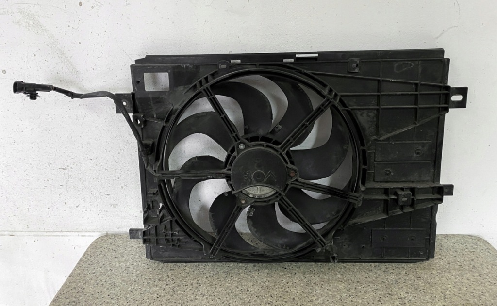 Радиатор воды кондиционер вентилятор citroen ds7 1.6 thp 2 контакты комплект Цена