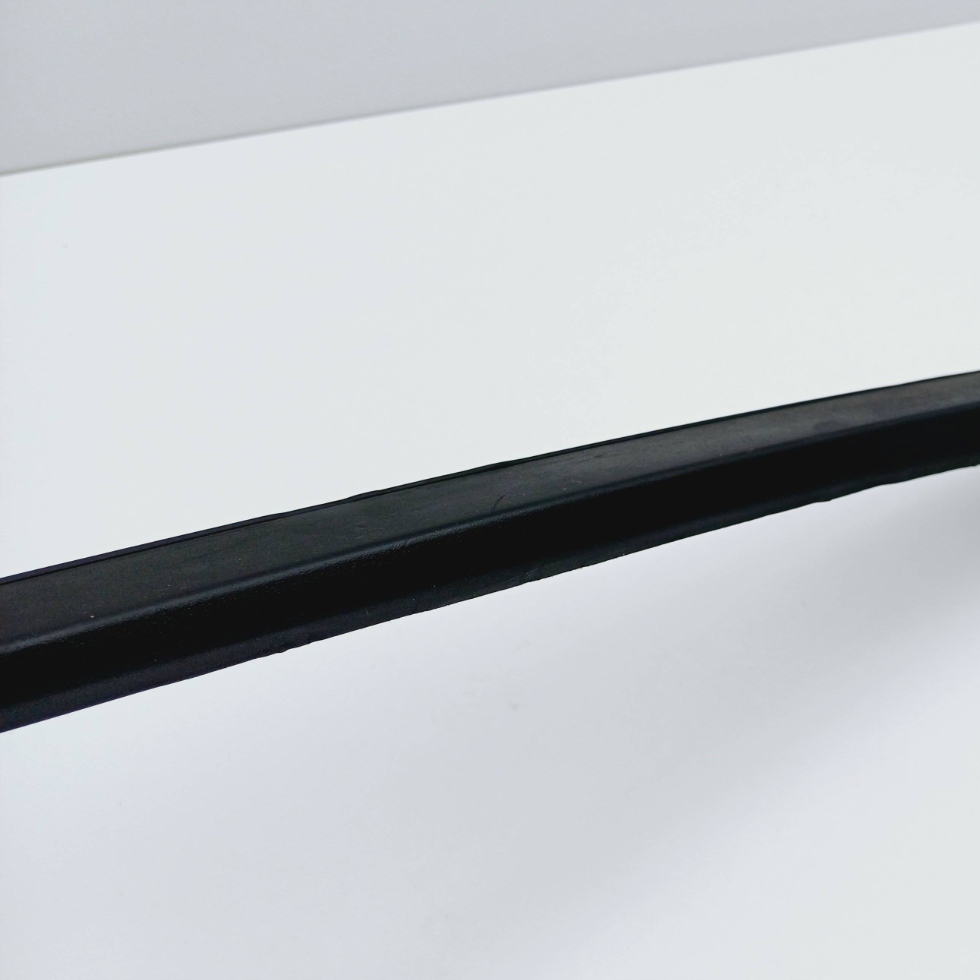 Молдинг скло лобове лівий перед astra j рестайлінг  універсал 13280301 nr30 Київ