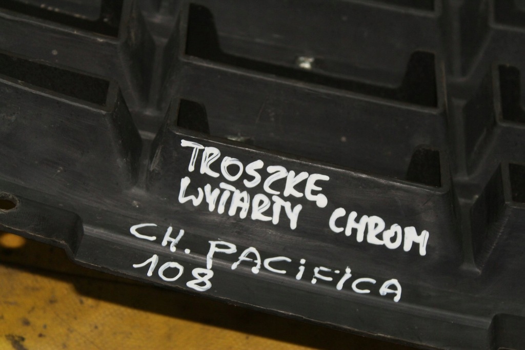 фото №13, Решітка радіатора ґрати бампера передня pacifica i 05r