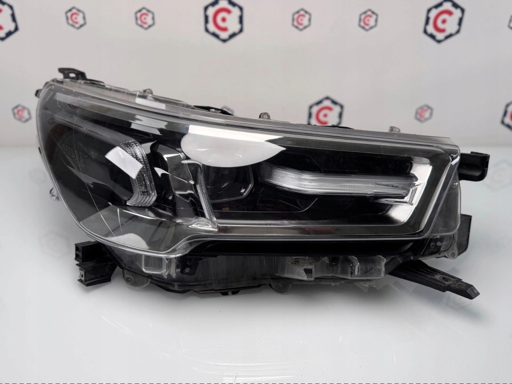 Купить Лампа правая перед toyota hilux viii рестайлинг  full led