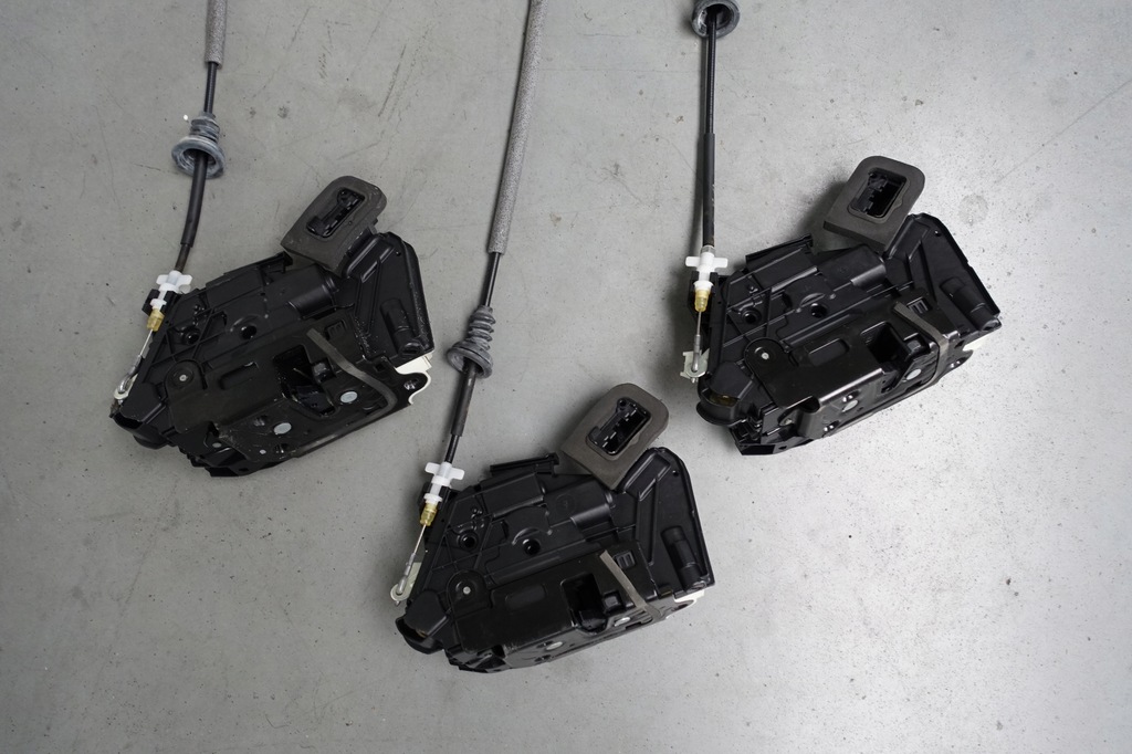 фото №1, Vw beetle 5c замок дверь правый перед