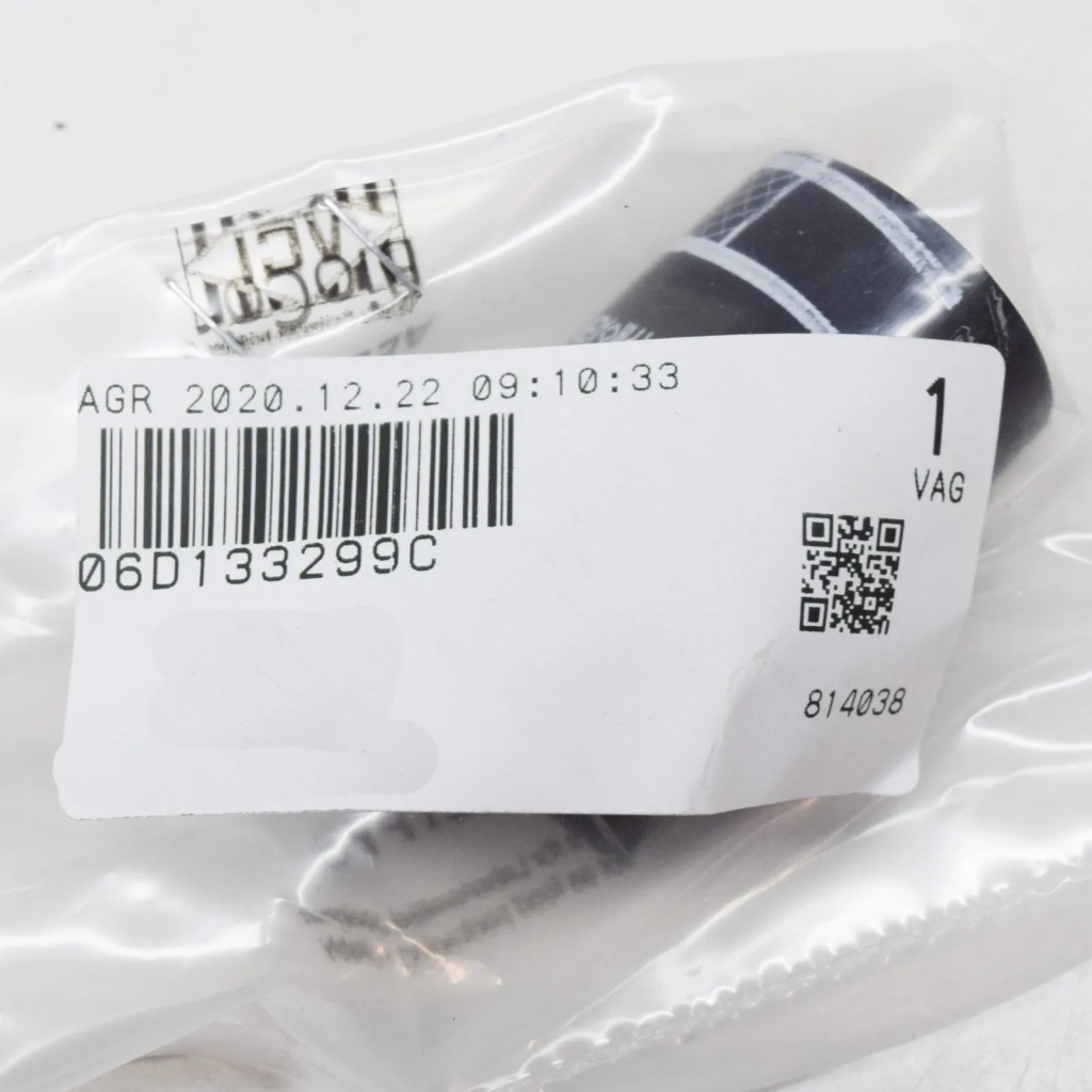 Audi a4 b7 з'єднувач трубка вентиляційний 06d133299c оригінальні Недорого