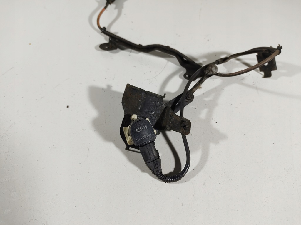 фото №8, Lexus is300h 13r датчик вирівнювання світла задня